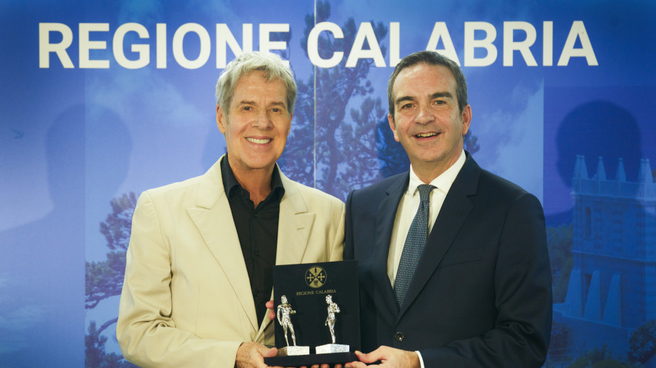 La Regione Calabria premia Baglioni, 'questa terra pu&ograve; volare'