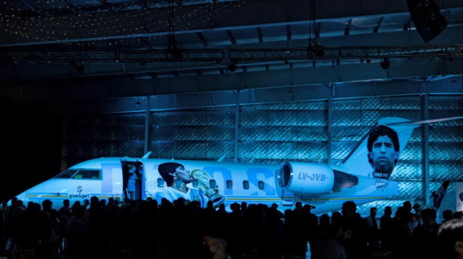 Un avion en hommage &agrave; Maradona, le "Tango D10S", d&eacute;voil&eacute; en Argentine