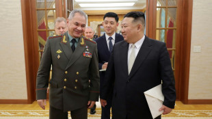 Kim Jong Un d&eacute;voile ses nouveaux drones et missiles au ministre russe de la D&eacute;fense 