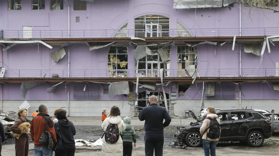 Ucraina: missili e droni russi su Kiev, due morti e sette feriti