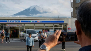 Cansada de turistas, cidade do Japão quer bloquear vista para o Monte Fuji
