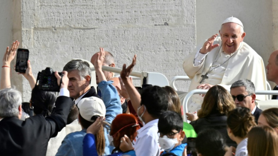Erste Generalaudienz von Papst Franziskus auf dem Petersplatz seit zwei Jahren