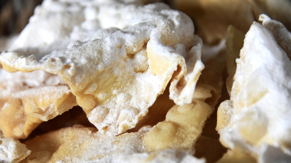 Dolci di Carnevale sempre pi&ugrave; salati, castagnole +7%
