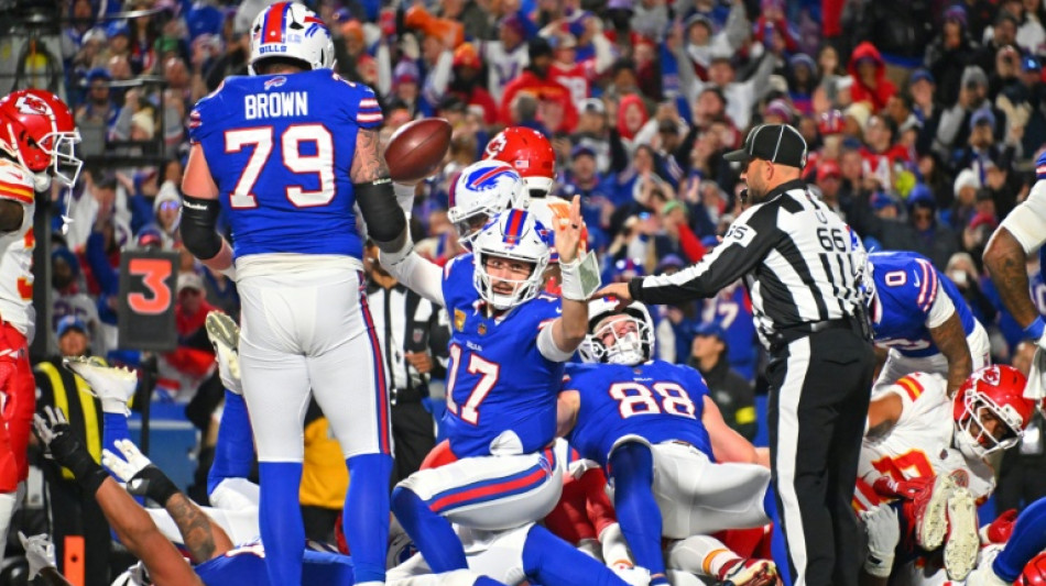 Bills outlast Chiefs while NFL-best Colts fall to Steelers