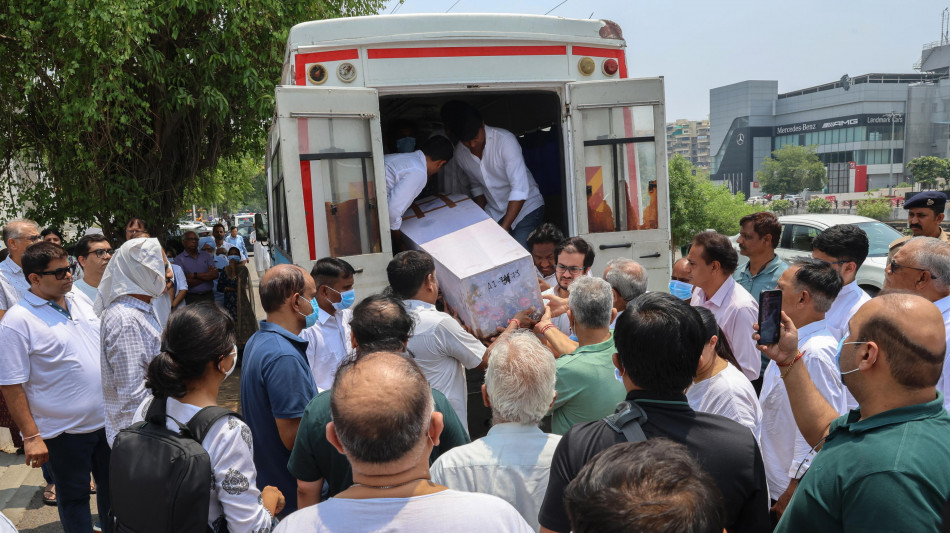 Identificate 47 vittime dell'incidente aereo in India