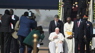 Papst Franziskus zu Fortsetzung von "Friedensreise" im Südsudan eingetroffen