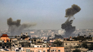 Guerre &agrave; Gaza: l'arm&eacute;e isra&eacute;lienne pilonne la ville de Rafah surpeupl&eacute;e