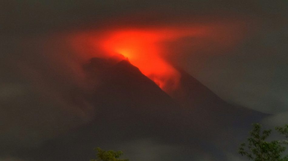 Ausbruch des indonesischen Vulkans Merapi treibt hunderte Anwohner zur Flucht