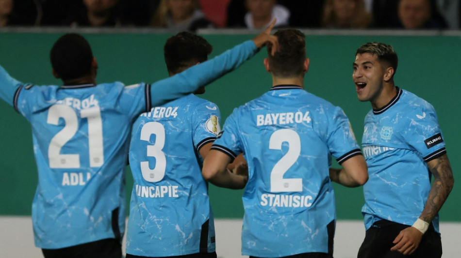 Drei sp&auml;te Tore retten Bayers Serie