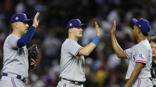 World Series: Rangers mit drei Matchb&auml;llen