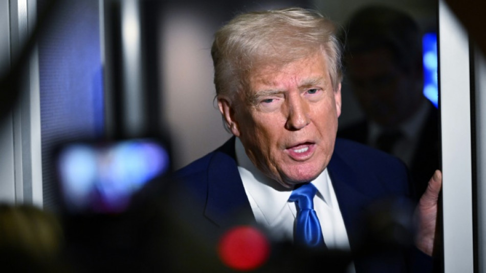 Bolsas asi&aacute;ticas e europeias desabam pela guerra comercial de Trump