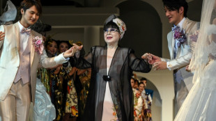 Morre a estilista Yumi Katsura, pioneira em vestidos de noiva no Japão