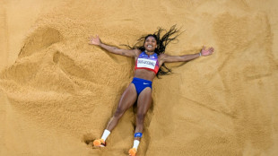 Tara Davis-Woodhall conquista ouro para EUA no salto em dist&acirc;ncia em Paris