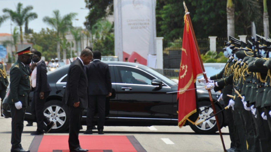 El angoleño Lourenço jura como presidente tras una disputada elección
