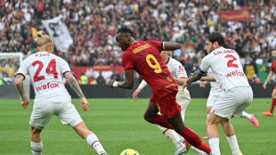 Roma e Milan empatam (1-1) com gols nos acréscimos e luta por vaga na Champions se acirra