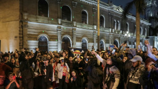Jovens homenageiam rapper morto pela pol&iacute;cia durante protesto em Lima