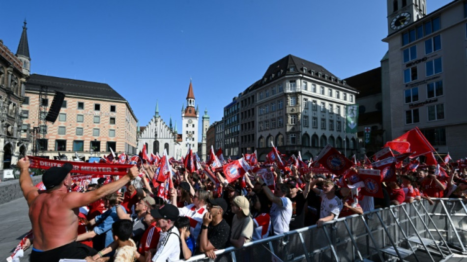 Milhares de torcedores comemoram t&iacute;tulo alem&atilde;o do Bayern em Munique