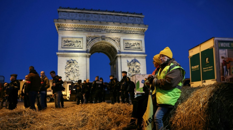 Agriculteurs: la Coordination rurale m&egrave;ne une action autour de l'Arc de Triomphe &agrave; Paris&nbsp;