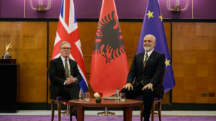 Gro&szlig;britanniens Regierungschef k&uuml;ndigt "R&uuml;ckf&uuml;hrungszentren" f&uuml;r Migranten an