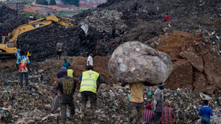 Sobe a 18 n&uacute;mero de mortos em deslizamento de aterro sanit&aacute;rio em Uganda