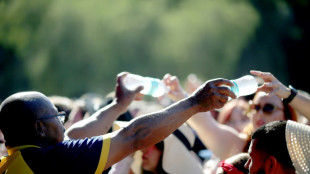 El agua embotellada contiene cientos de miles de pedacitos de pl&aacute;stico, seg&uacute;n un estudio