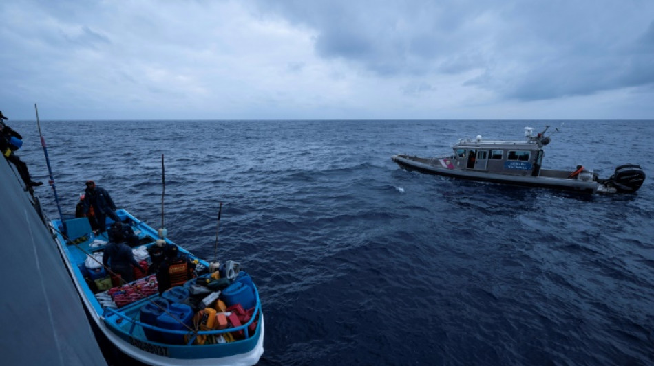 Ca&ccedil;a a navios ilegais de pesca de tubar&otilde;es no Pac&iacute;fico colombiano