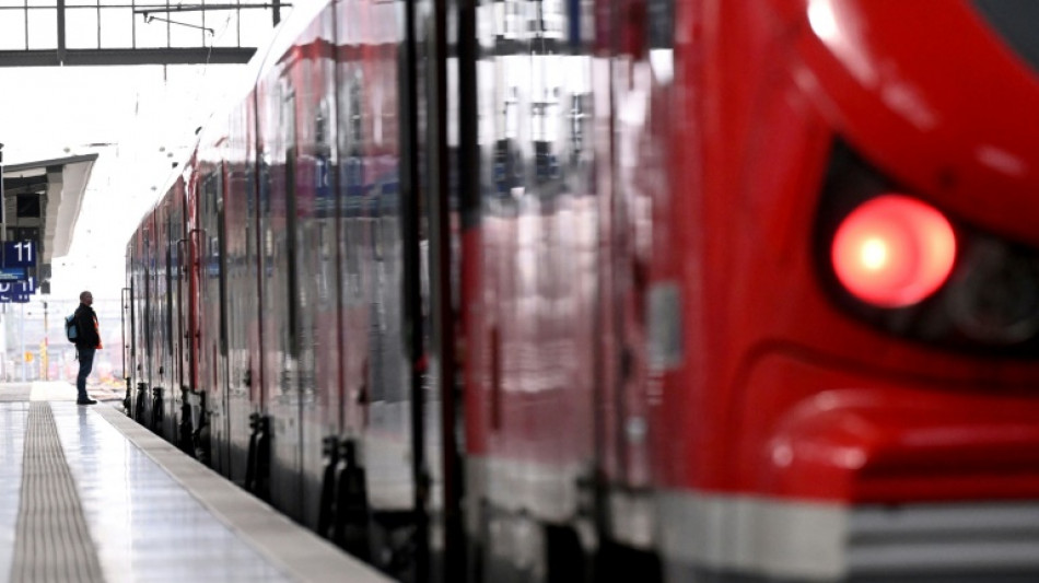 Bahn stockt Sicherheitskräfte zur Fußball-EM auf - EVG warnt vor Angriffen