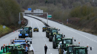 Les agriculteurs, suspendus aux annonces d'Attal, commencent &agrave; bloquer Paris