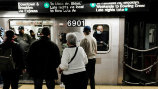 Pol&iacute;cia prende suspeito de atear fogo em mulher no metr&ocirc; de Nova York