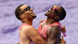 Canad&aacute; conquista ouro no revezamento 4x100m masculino em Paris-2024