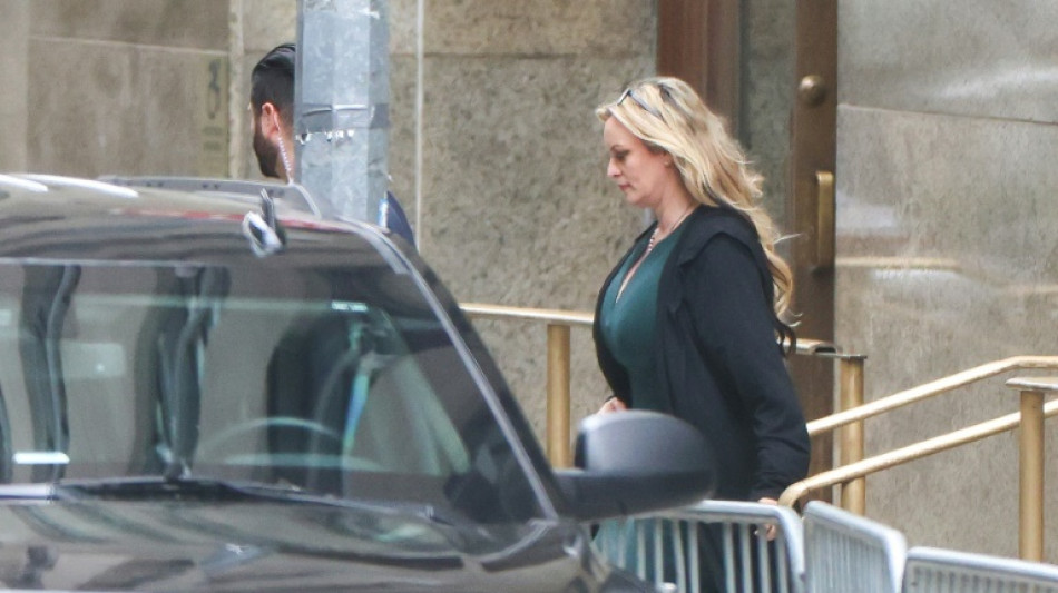 Le proc&egrave;s Trump marqu&eacute; par le t&eacute;moignage cru de Stormy Daniels