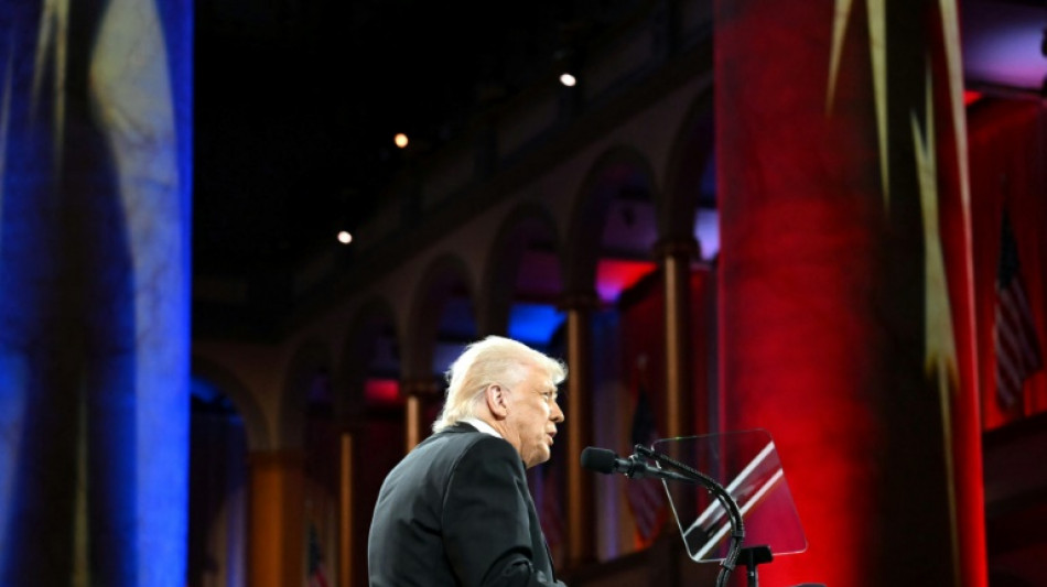 La guerre des droits de douane s'enflamme et fait paniquer les march&eacute;s mondiaux