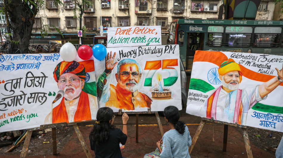 India celebra compleanno Modi. Gli auguri di Putin e Dalai Lama