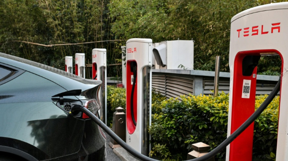 Tesla lan&ccedil;a na China fun&ccedil;&otilde;es avan&ccedil;adas de dire&ccedil;&atilde;o aut&ocirc;noma