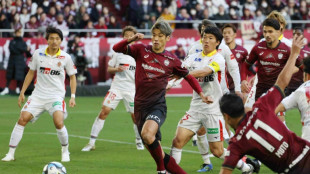 Kewell's Yokohama spearhead challengers to champions Kobe in J-League