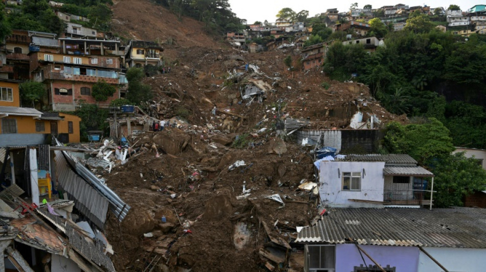 Brésil: nouvelles fortes pluies à Petropolis, Bolsonaro sur place