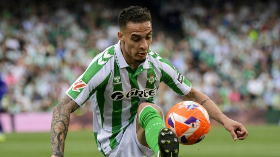 Betis anuncia contrata&ccedil;&atilde;o de Antony at&eacute; 2030