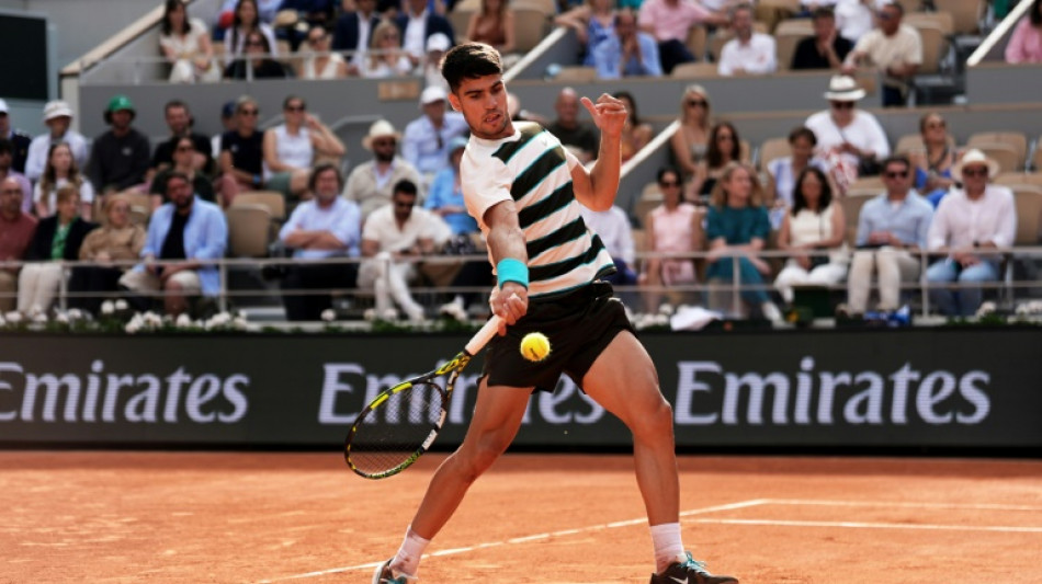 Roland-Garros: Swiatek renversante, Alcaraz encore bouscul&eacute; en huiti&egrave;mes
