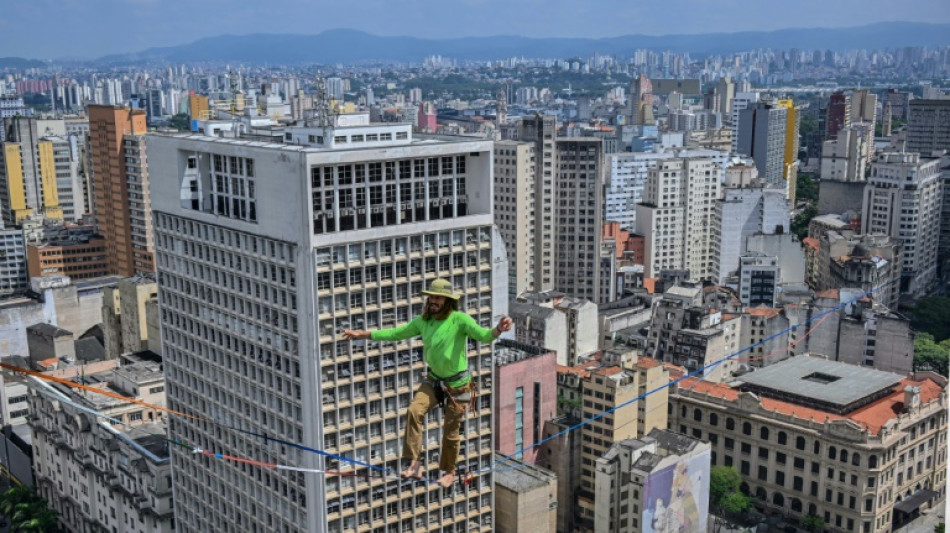 Una "caminata de placer" suspendido entre las torres de Sao Paulo
