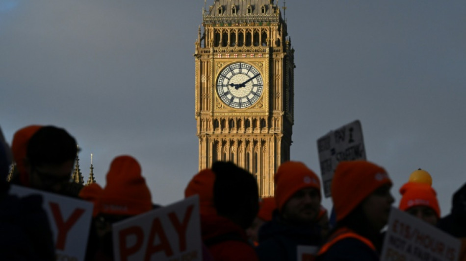 Médicos iniciam a maior greve do sistema público de saúde britânico na Inglaterra