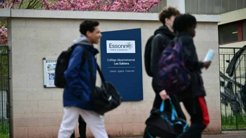 Morte de adolescente ap&oacute;s espancamento causa como&ccedil;&atilde;o na Fran&ccedil;a