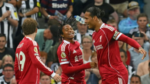 Liverpool marca nos acr&eacute;scimos e vence Newcastle no Ingl&ecirc;s