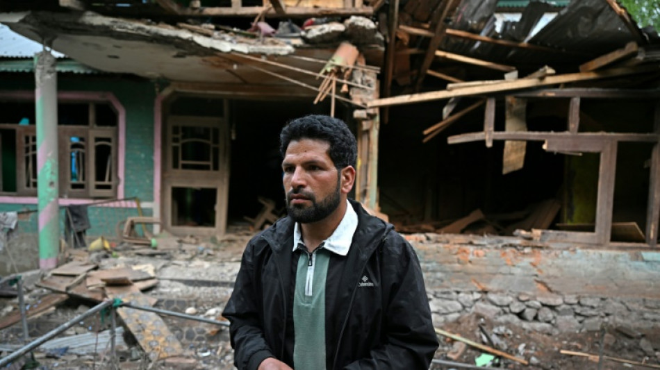 Weary border residents in Indian Kashmir struggle to survive