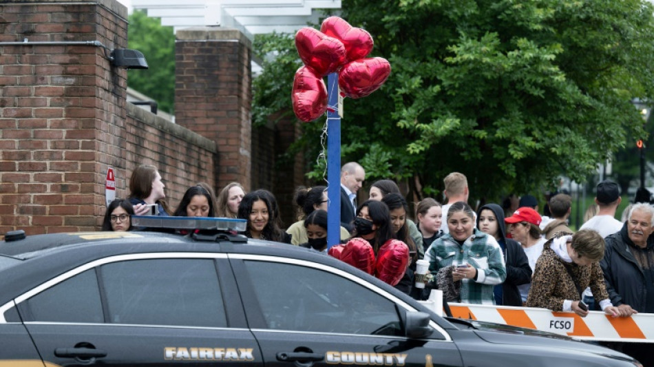 Devant le tribunal, des fans inconditionnels de Depp r&eacute;clament "justice pour Johnny"