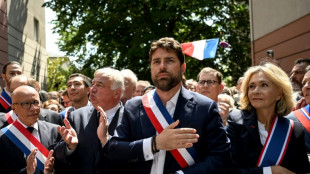 Frankreichs Präsident Macron trifft von Ausschreitungen betroffene Bürgermeister
