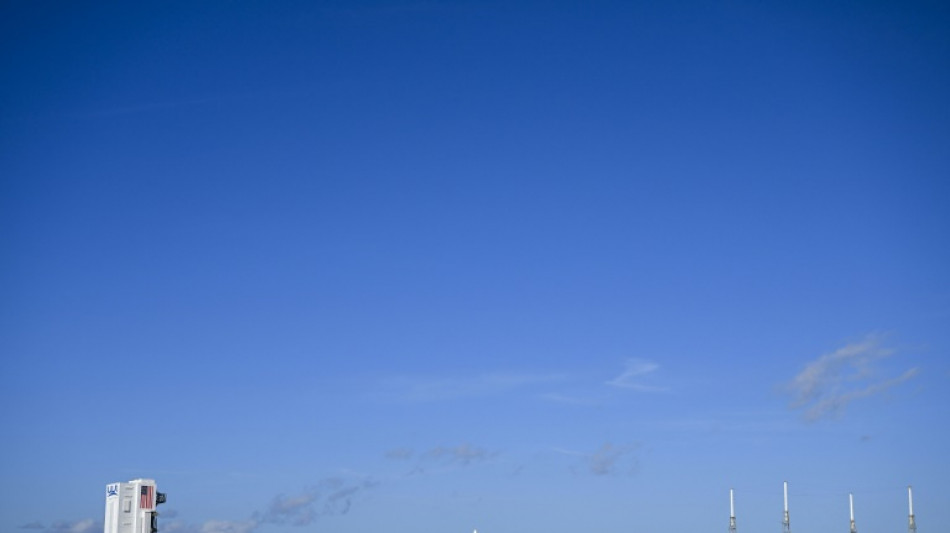 Une nouvelle fus&eacute;e transportant un alunisseur am&eacute;ricain en place pour son d&eacute;collage