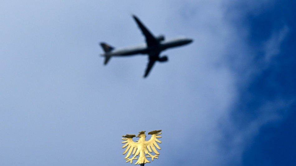 Cerca de 20% dos cargos administrativos do grupo a&eacute;reo Lufthansa estariam amea&ccedil;ados