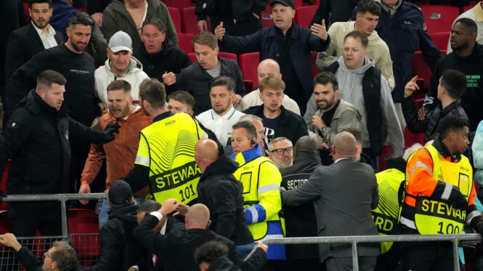 AZ Alkmaar veta entrada de 43 'ultras' em seu estádio por agressões em jogo contra West Ham