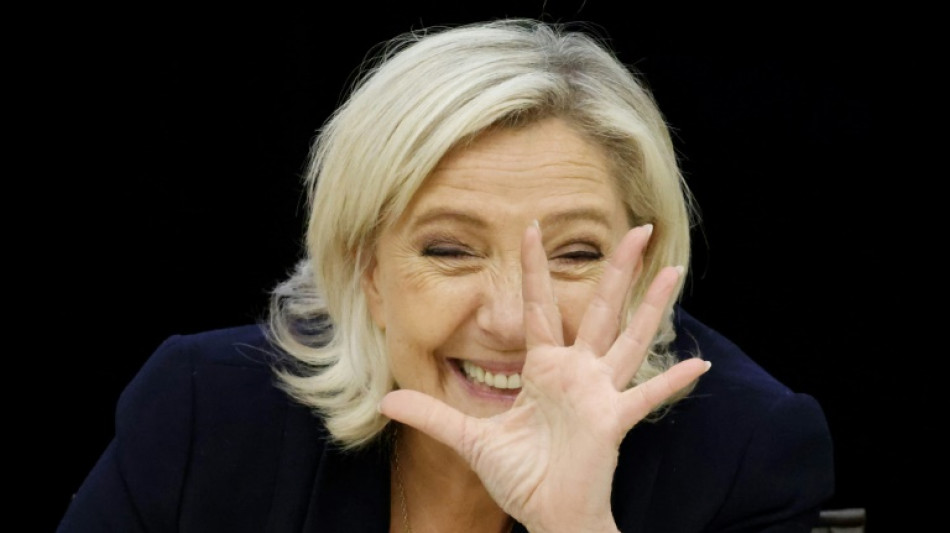Justi&ccedil;a francesa julga l&iacute;der ultradireitista Le Pen por malversa&ccedil;&atilde;o de fundos europeus