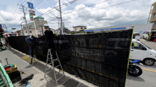 Japon: La bâche anti-Mont Fuji déjà vandalisée